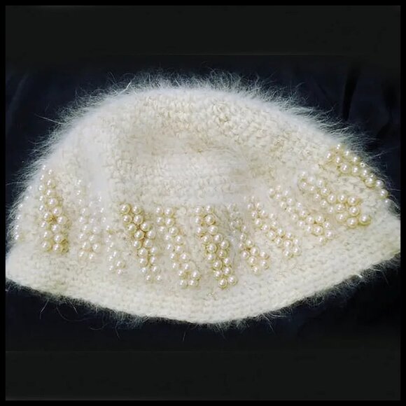 Formal Beanie Beaded Angora Skull Cap Faux Pearl Hat with Gold Lurex - Vintage - Picture 2 of 15